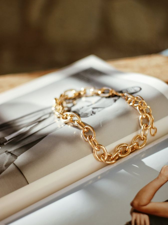 Luxury jewelry trust content